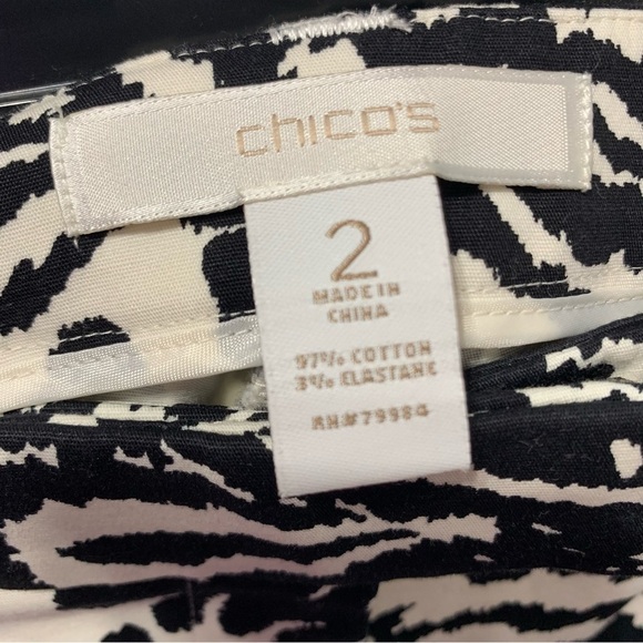 Chico’s Black and white floral pant. Size 2 (12) - Picture 3 of 11